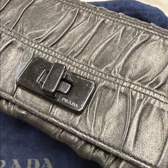 Prada Black Leather Gaurfre Pleat Wallet - Picture 2 of 14